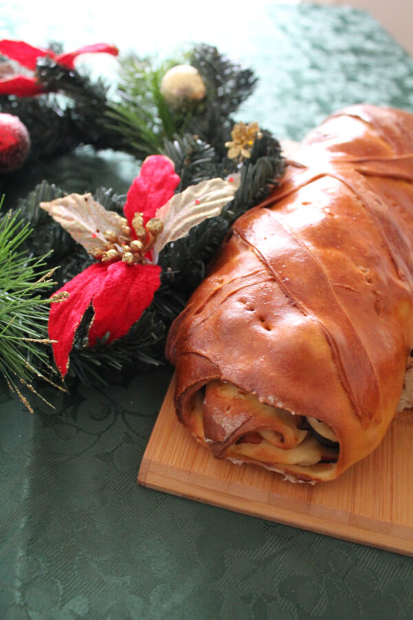 Christmas bread (Pan de Jamón)